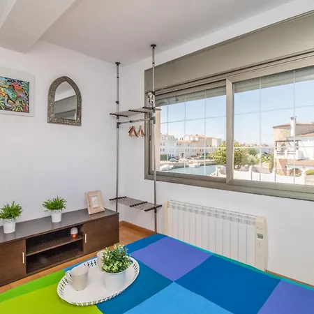5 Habitaciones, 3 Baños, Piscina Privada, Amarre 15m Ampuriabrava
