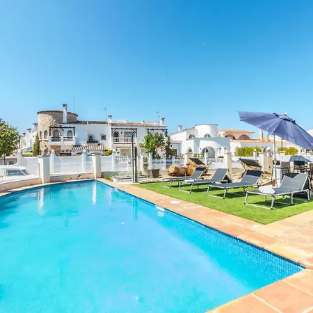 5 Habitaciones, 3 Baños, Piscina Privada, Amarre 15m Сasa de vacaciones