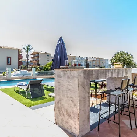 5 Habitaciones, 3 Baños, Piscina Privada, Amarre 15m Ampuriabrava
