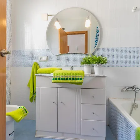 5 Habitaciones, 3 Baños, Piscina Privada, Amarre 15m