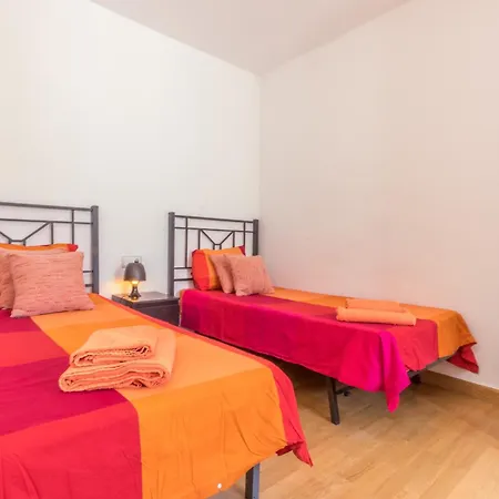 5 Habitaciones, 3 Baños, Piscina Privada, Amarre 15m