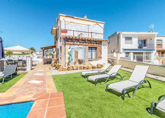 5 Habitaciones, 3 Banos, Piscina Privada, Amarre 15m