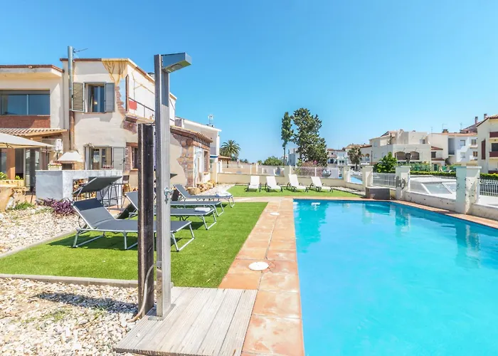 5 Habitaciones, 3 Banos, Piscina Privada, Amarre 15m Holiday home *
