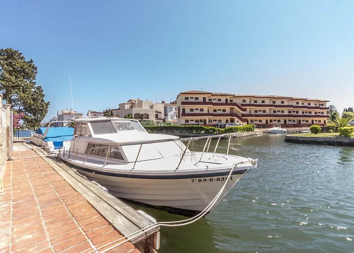 5 Habitaciones, 3 Banos, Piscina Privada, Amarre 15m *