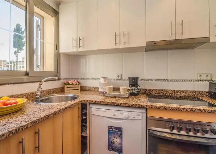 5 Habitaciones, 3 Banos, Piscina Privada, Amarre 15m Empuriabrava