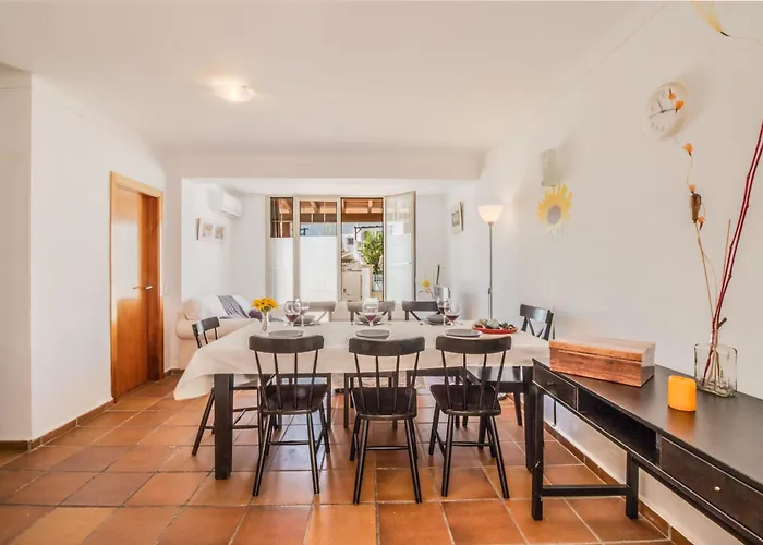 5 Habitaciones, 3 Banos, Piscina Privada, Amarre 15m *