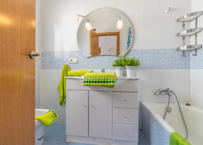 5 Habitaciones, 3 Banos, Piscina Privada, Amarre 15m