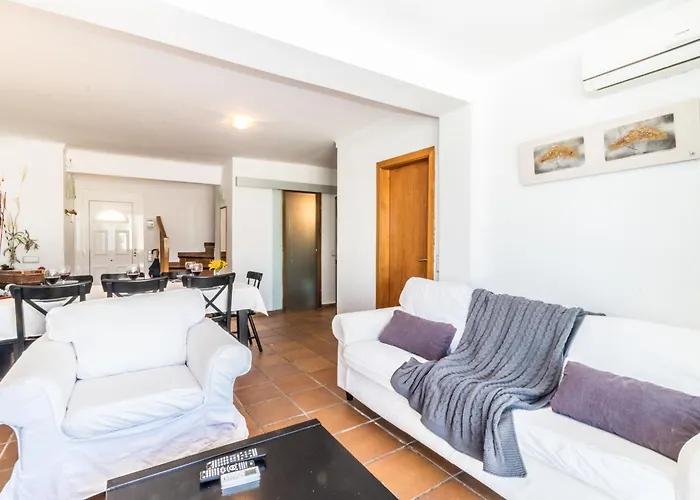 5 Habitaciones, 3 Banos, Piscina Privada, Amarre 15m Holiday home