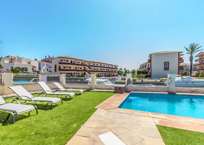 5 Habitaciones, 3 Banos, Piscina Privada, Amarre 15m Holiday home *