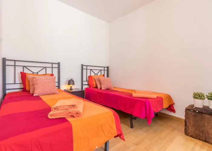 5 Habitaciones, 3 Banos, Piscina Privada, Amarre 15m